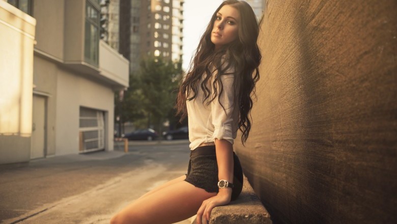 Ablanın g&uuml;zelliğini tartışıyoruz. 